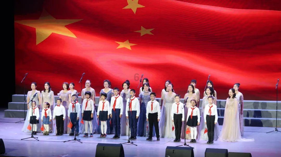 摩娜的时尚装扮